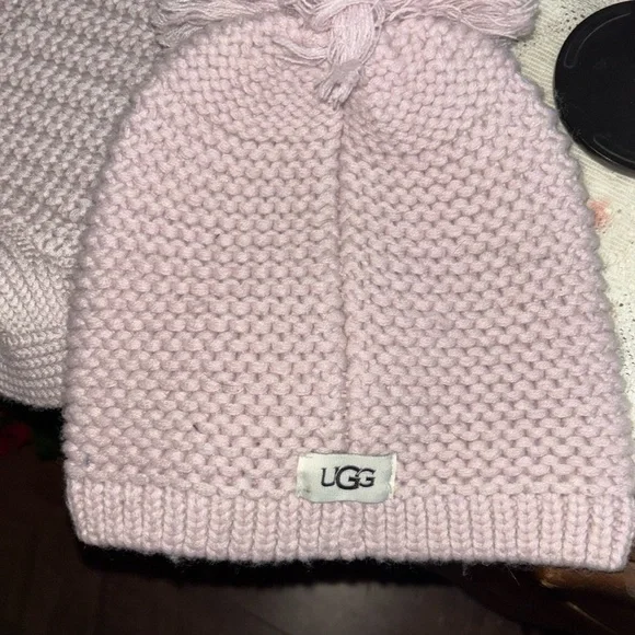 UGG infinity scarf & Pom Pom beanie lilac color UGG infinity scarf & Pom Pom beanie lilac color Hats main image 2